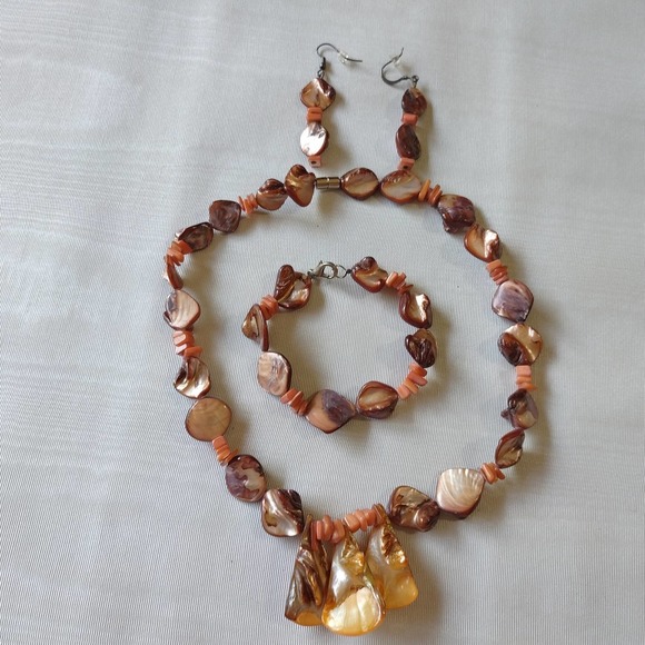 No Brand Jewelry - Mother of Pearl Shell Chip Iridescent Golden Copper Jewelry Set
